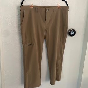 BNWOT Patagonia Capris